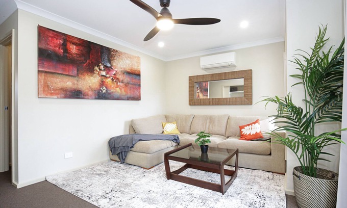 Gungahlin Apartment | Walk to Everything, Amazing Location, 400m to CBR Light Rail and Shopping Centre