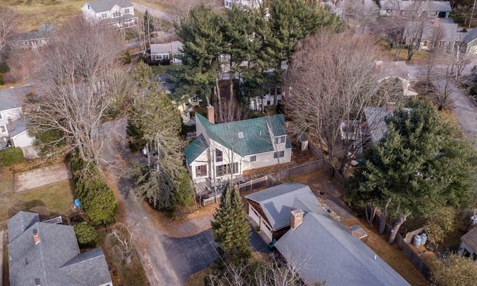 Ogunquit House | Walk to everything! The Heart of Perkins Cove, steps to Marginal Way Cliff Walk