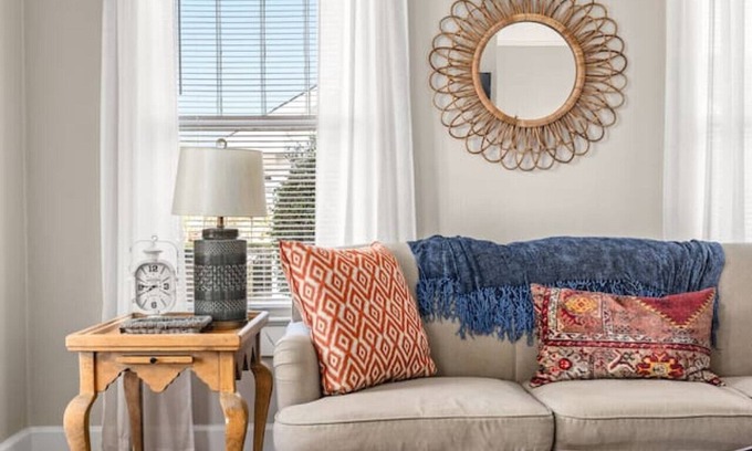 Gainesville Apartment | Walk to Gainesville Square for Fall Fun|Near NGHS