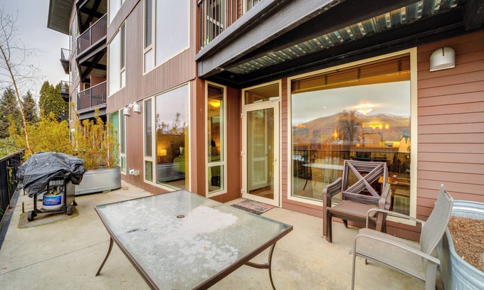 Chelan Apartment | Walk to Lake Chelan: Condo w/ Pool Access