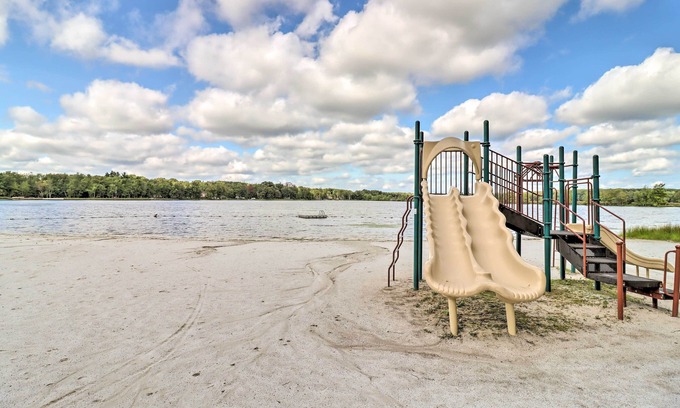 Pocono Summit Cottage | Walk to Lake: Game Room Getaway in Pocono Summit!