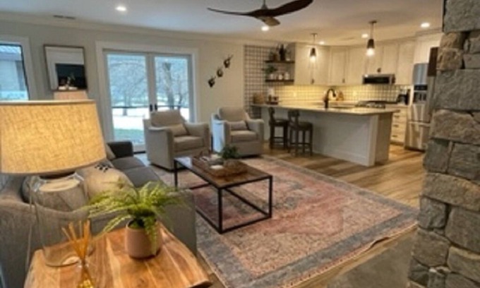 Highlands House | Walk to MainSt. Downtown Highlands. Great Guest Reviews! Sleeps 8 & dog friendly