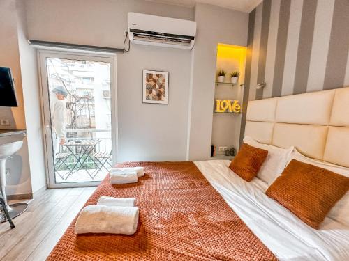 Kinosargous Apartment | Walk to Markets from a Cozy Studio by Cielo Homes