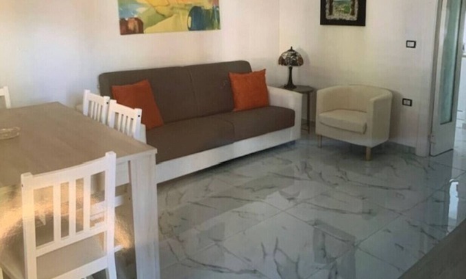 Pietramelara Apartment | Walk to Markets Private Backyard+Free Parking English Help
