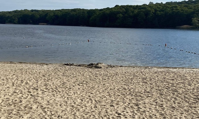 Saunderstown House | Walk to private community beach on Narrow River