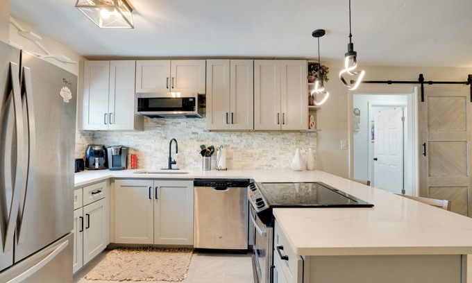 Redington Shores Cottage | Walk to Redington Beach: Renovated Duplex w/Patio