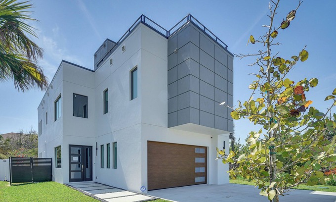 Avalon by the Sea House | Walk to Shore: Modern Stunner in Ormond Beach!