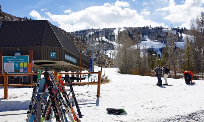 Edwards Condo | Walk to Slopes & Dining - Pool/Hot Tub, Private Deck w/Firepit