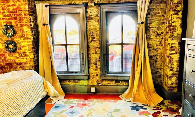 Allegheny-West House | ★WALK to STADIUM in 10 MINS | King Bed | FREE Private Park