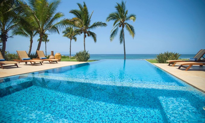 Punta de Mita House | Walk to Surf Spots! Beachfront Villa with Infinity Pool and Fantastic Staff