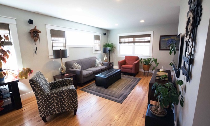 Berkeley House | Walk to Tennyson St Shopping, Restaurants and Berkeley Park!