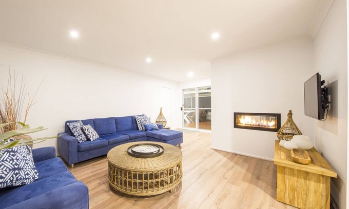 Mollymook House | Walk to the beach & golf course