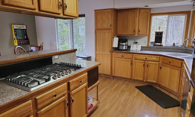 Abbott Loop House | Walk to the Zoo. Featuring Alaska's only outdoor pool table! Perfect!