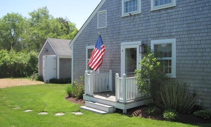 Katama House | Walk to Town, Bike to Beach, Pet Friendly, Flexible Arrival/Departure Dates
