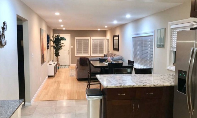 Morena House | Walk to USD | Spacious House for 6 PPL w/ Parking