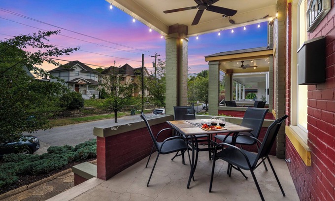 Downtown Chattanooga House | Walk & Wander - Choo Choo, Eats, Southside Fun - Entire House