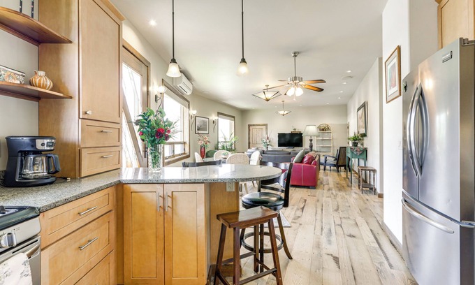 Carbondale Apartment | Walkable Apt in Carbondale: 'luxury Artist's Loft'