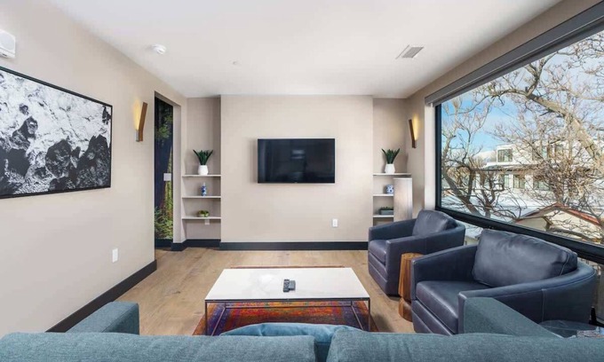 Berkeley Hotel | Walkable Denver Flat + Rooftop Patio on Tennyson St