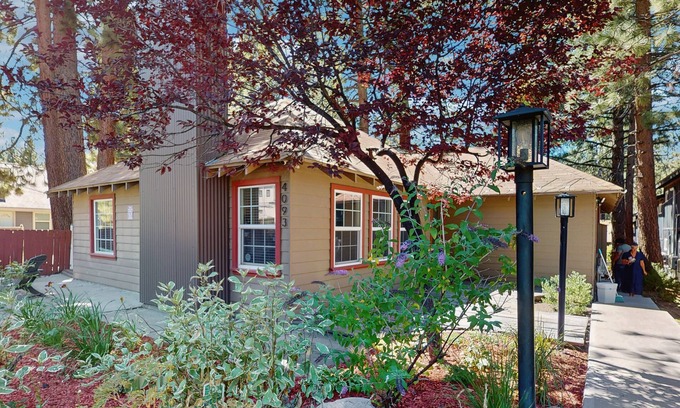 Lakeside Park Cabin | Walkable home just 3 blocks to Heavenly Village w/hot tub & firepit-dogs ok