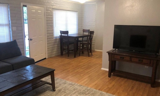 Safford House | Walking distance from Discovery Park