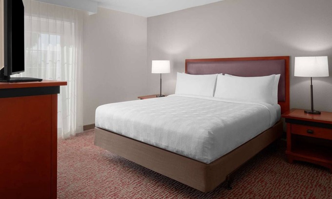 East Roseville Parkway Hotel | Walking Distance to Golfland Sunsplash! Pet-friendly Accommodation!