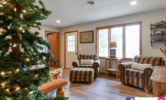 Shell Knob House | Walking distance to swim beach, boat launch, marina & restaurant! Space for 21!
