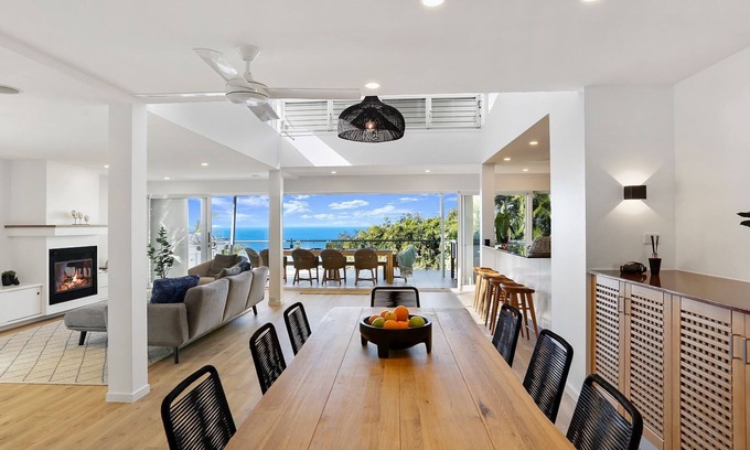 Sunshine Beach House | Walking on Sunshine - Walking Distance to Beach & Shops