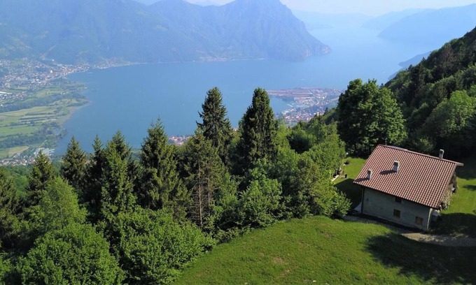 Lovere Ski Chalet | Walking's House, the chalet nestled in the woods