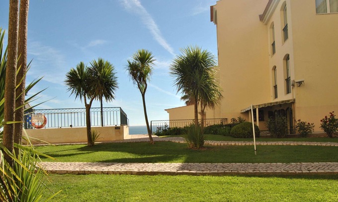 Parede House | Wall Beach Apartement T4 with sea view and pool