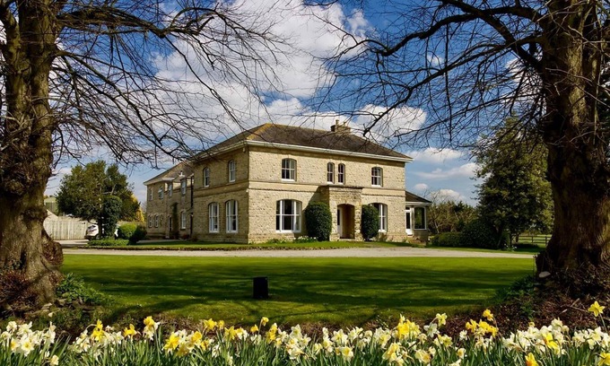 Brackley Cottage | Walltree House - a country house that sleeps 10 guests in 4 bedrooms