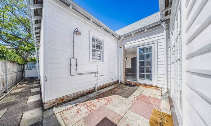 South Fremantle House | Wardie House -Classic South Freo Renovated Cottage