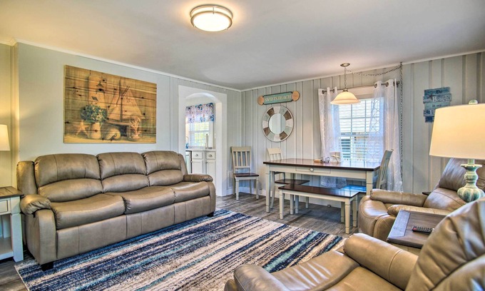 Wareham Center Cottage | Wareham Cottage w/Deck, Walk to Swift's Beach