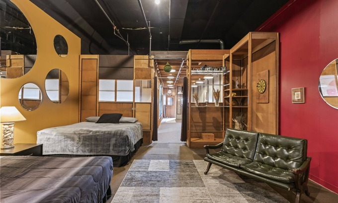 Downtown St. Louis Apartment | Warehouse Artist Loft - Best Location Downtown St. Louis - Sleeps 2-10