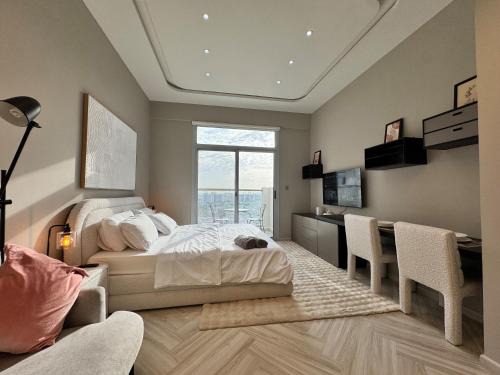 Discovery Gardens Apartment | Warm and Elegant Studio in Dubai