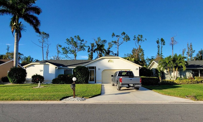 Brookshire Lakes House | Warm and exciting Floridian getaway. Near the beach, downtown, and all the fun!