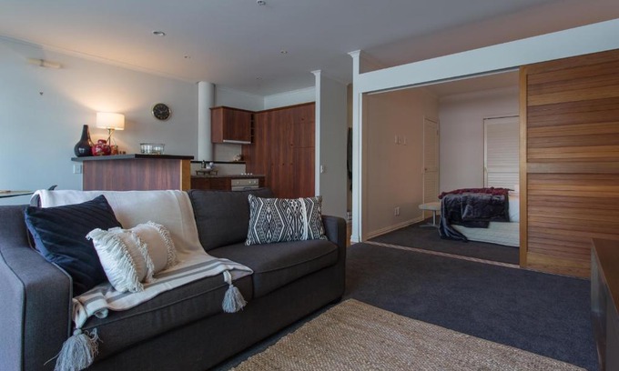Auckland Central Business District Apartment | Warm & inviting 1 bedroom Apartment in the Viaduct Harbour