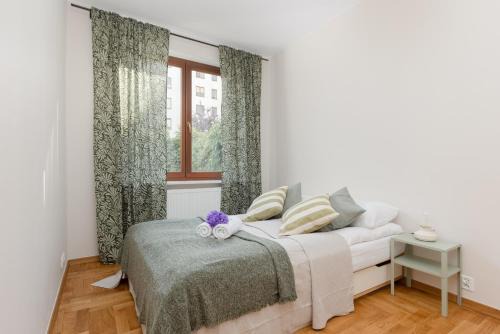 Sielce Apartment | Warsaw Bobrowiecka Apartment by Noclegi Renters