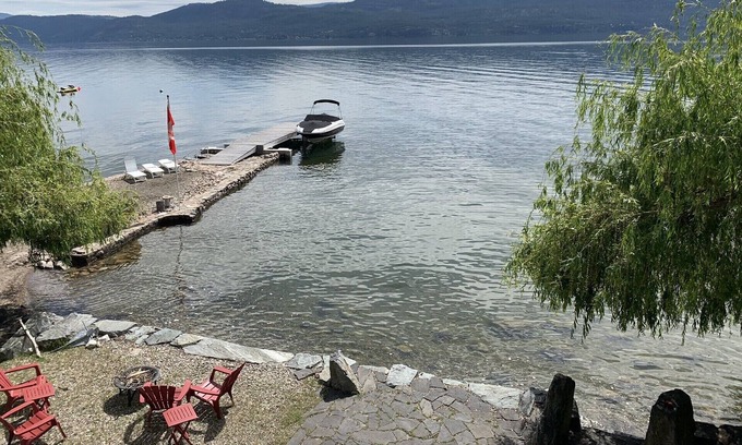 Central Okanagan House | Water Front 2 bedroom suite. In the heart of the Okanagan, Killiney Beach