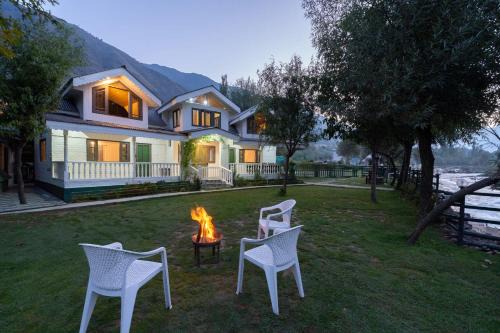 Gund Villa | Water's Edge by VEO - Part of StayVista