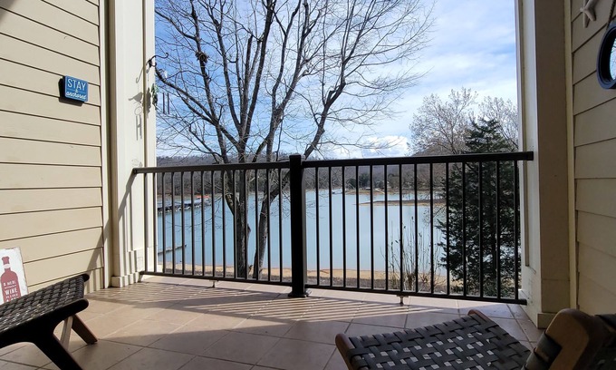 Andersonville Condo | Water view condo w/free attraction tickets, a jetted tub, & fireplace