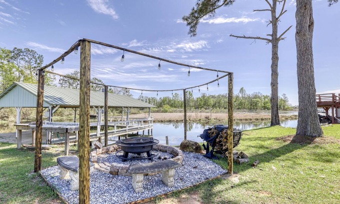 Donalsonville House | Water view,just at ten feet from backyard,kids can fish from the dock,bar&grill.