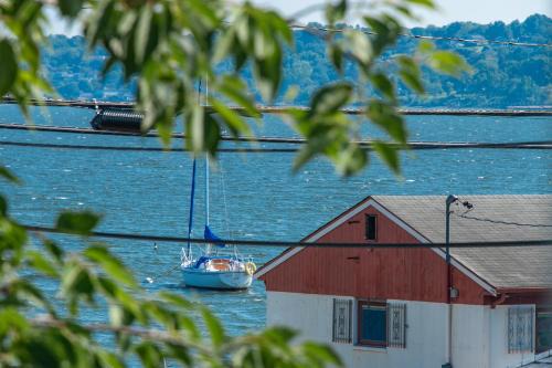 Portsmouth House | Water Views from nearly every room 3BR 3BA