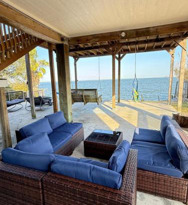 La Porte House | Waterfront 3BR 2BA Home near Kemah NASA Galveston
