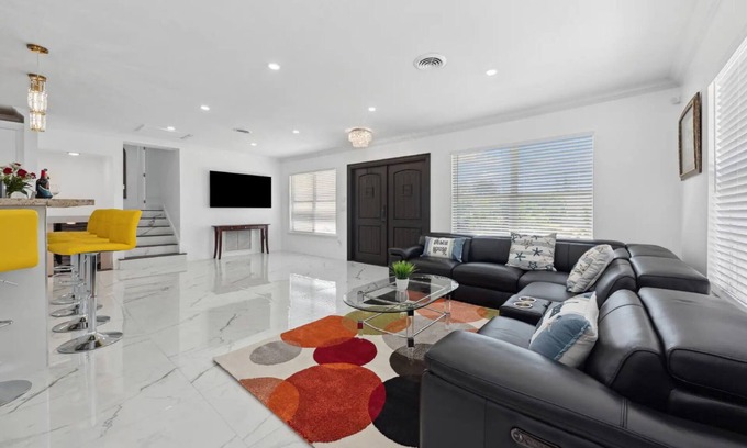 Boynton Beach House | Waterfront, 5BD, 4BA, 6 King Beds, Sleeps10,Jacuzzi, Mini Golf