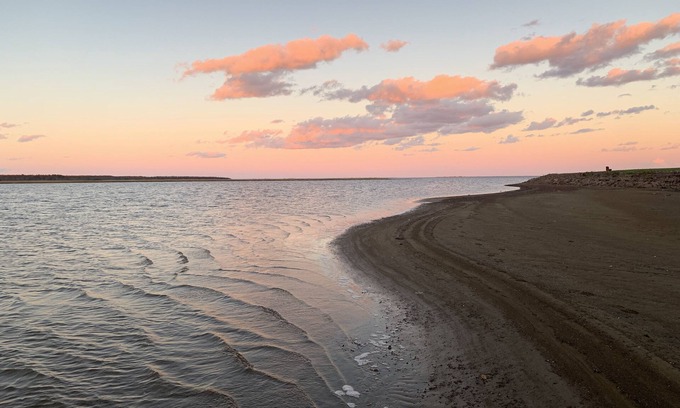 Richibucto House | Waterfront & Beach Retreat with beach-community Pool and Hot Tub