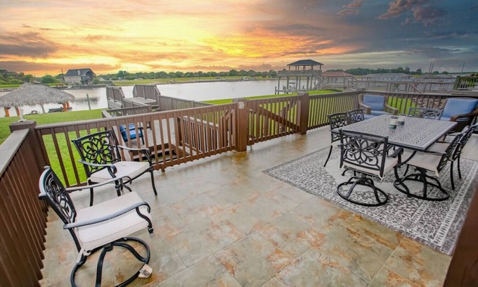Freeport Apartment | Waterfront Beauty Family/Pet Friendly and Palapa 11 mins to 3 Beaches, Near 7 Marinas