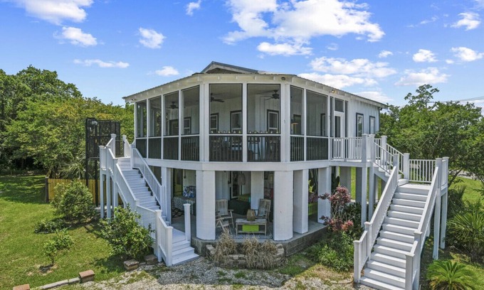 Bay St Louis House | Waterfront Bliss in Bay St. Louis| Sleeps 4 | Private Pool | Bay Views!