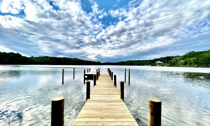 Heathsville Cabin | Waterfront Cabin! Dock, Paddle, Kayak, Outdoor Movie, Karaoke, and More!