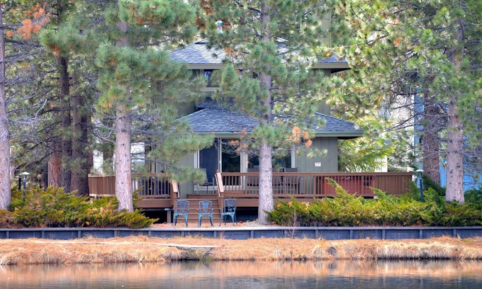 Tahoe Keys Cabin | Waterfront Cabin with Spa on Tahoe Keys Lagoon