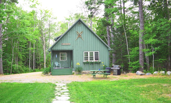 Eddington Cabin | Waterfront cabin with gorgeous bluff views